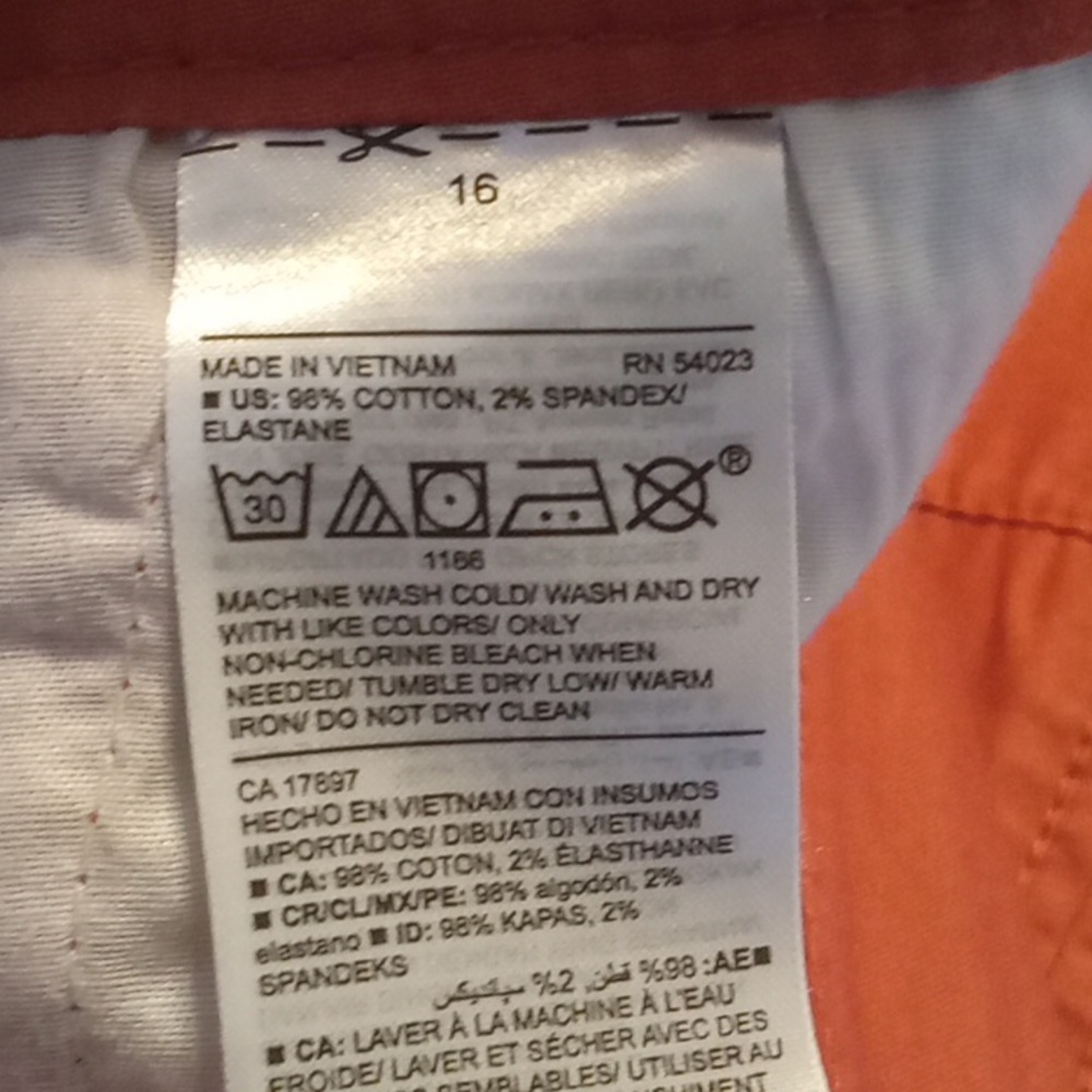 Old Navy Women's Coral Shorts - Picture 5 of 5